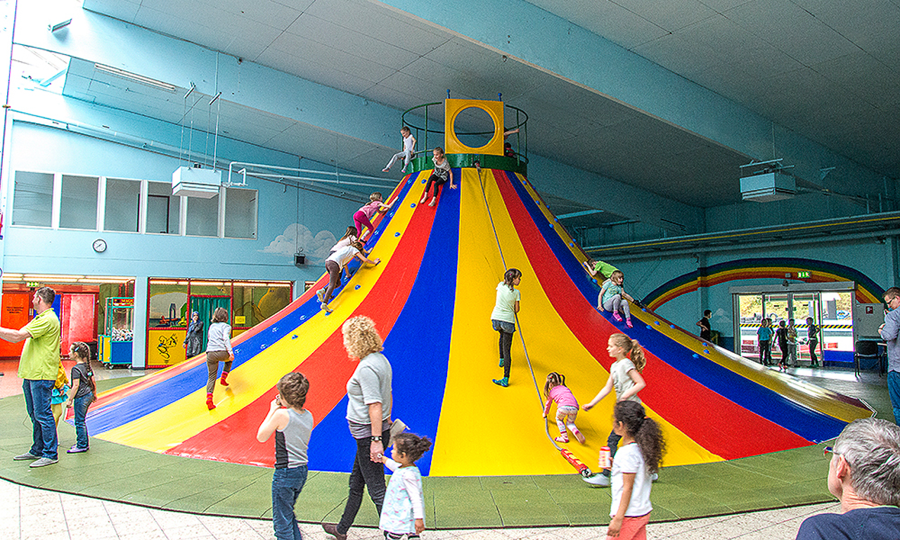 Ein bunter Klettervulkan im Springolino Herford