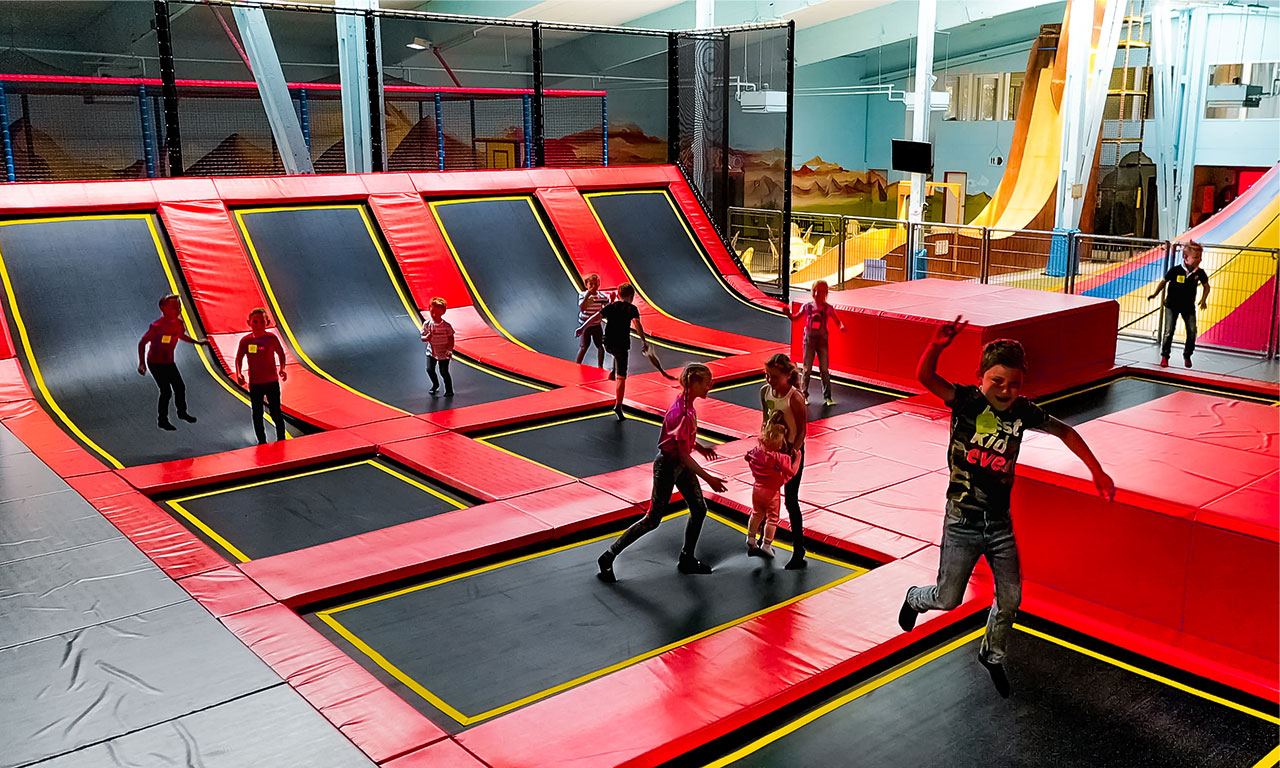 Trampoline mit Kindern im Springolino Herford 