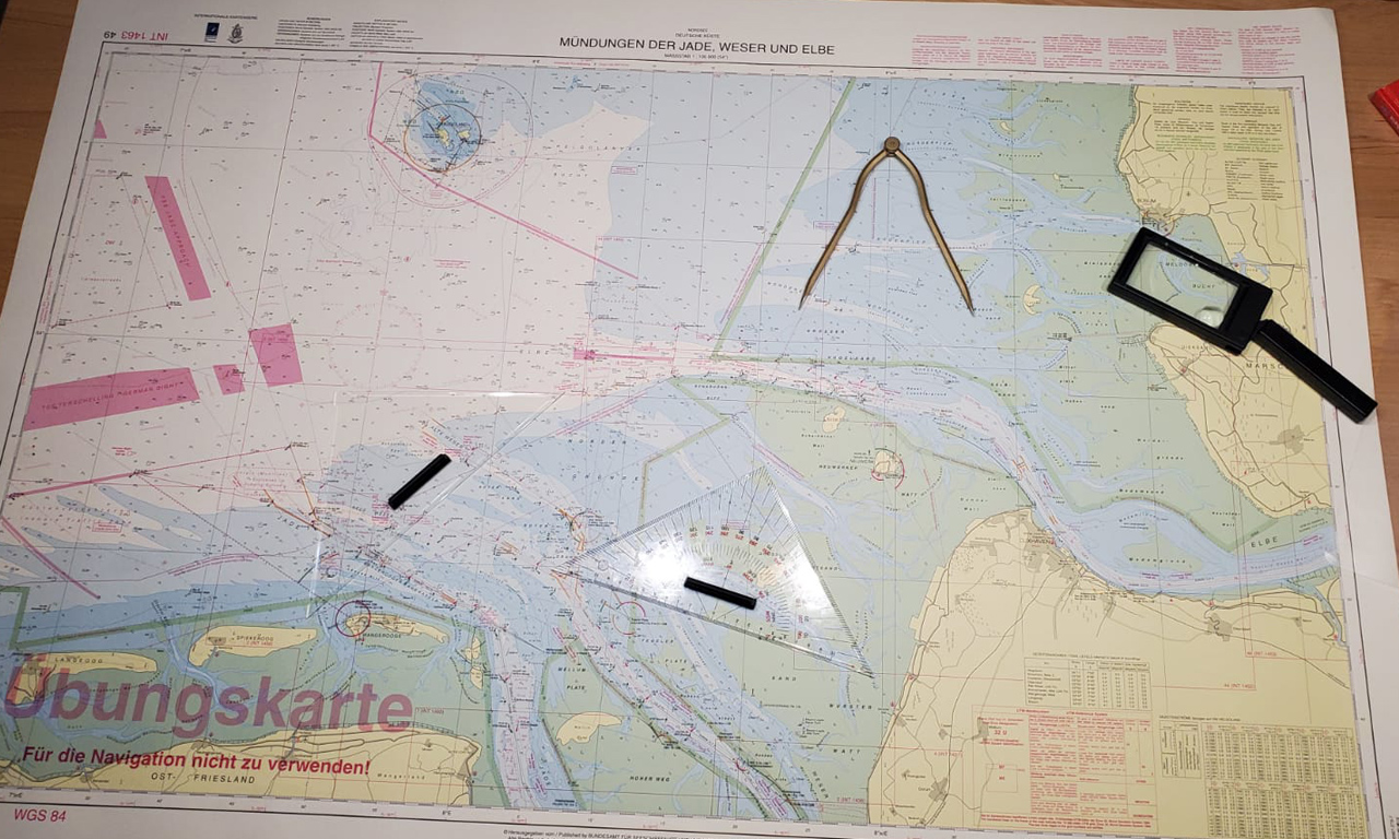 Kartenplanung in der Bootsfahrschule Bielefeld