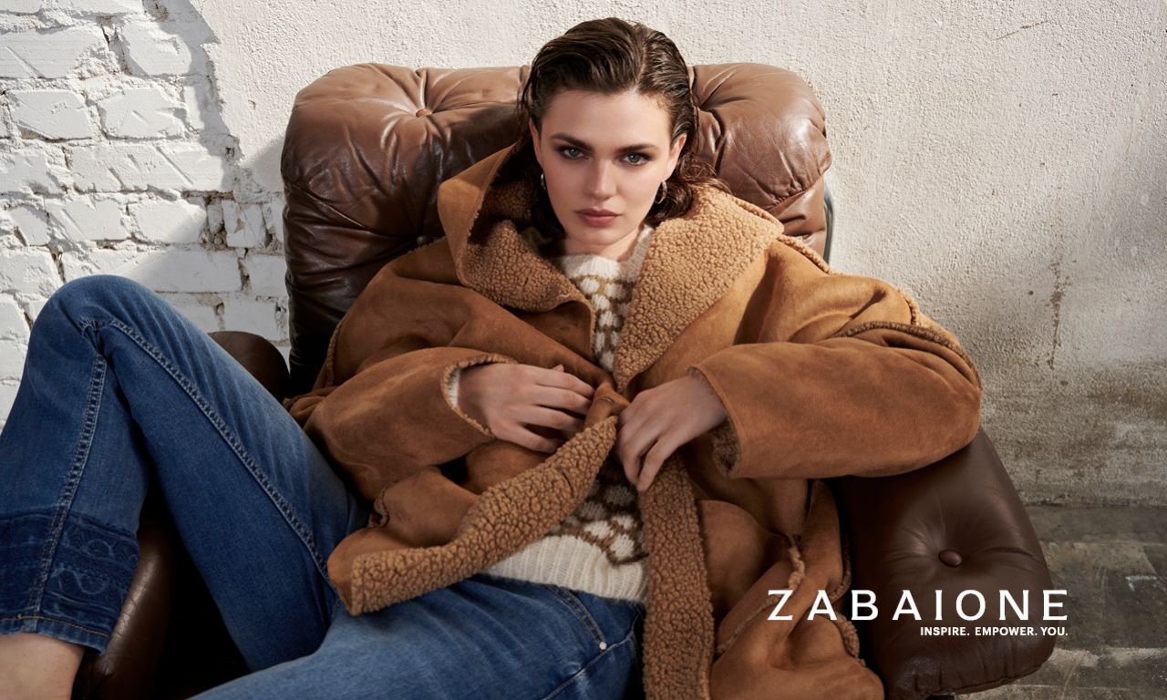 Ahler Fashion Outlet - Frau trägt zabaione