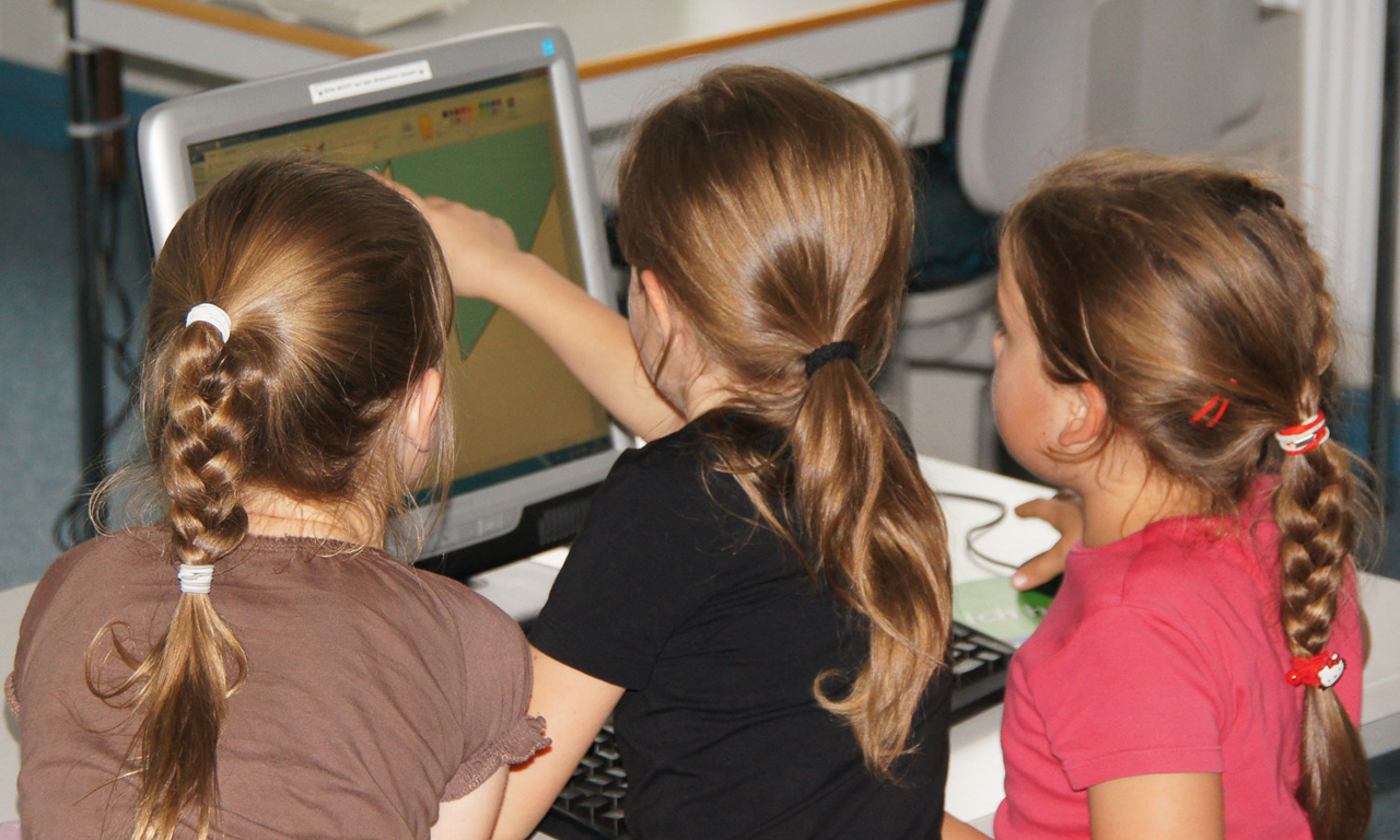 VHS Herford - Kinder am lernen